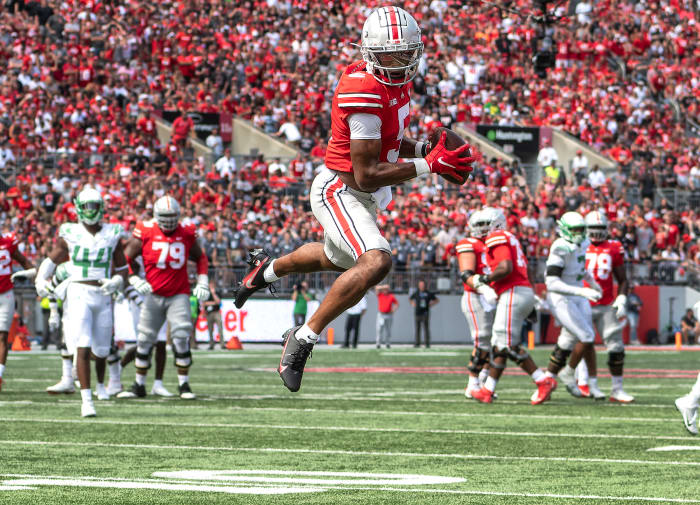 Despite eight catches for 117 yards and a touchdown from receiver Garrett Wilson, Ohio State fell 35–28 at home to Oregon.